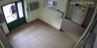 В Краснодаре курьер совершил нападение на консьержку в жилом комплексе и...