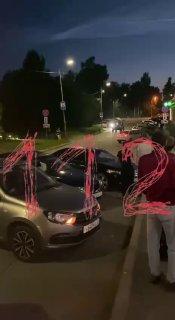 В Петрозаводске водитель влетел в семь машин и устроил драку, — СМИ.