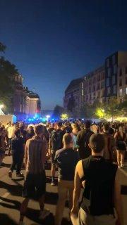 В Берлине автомобиль въехал в толпу. В этом районе проходил прайд* В Берлине...