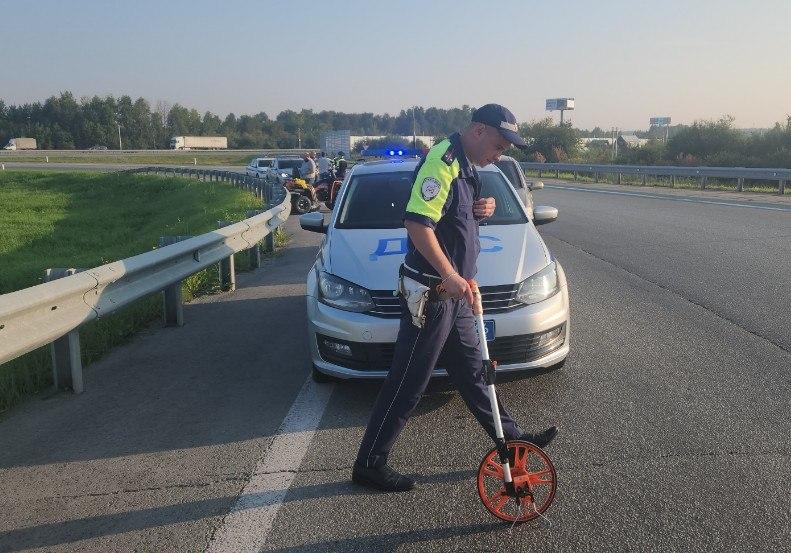 На ЕКАД пьяный водитель квадроцикла улетел в отбойник и погубил пассажира
