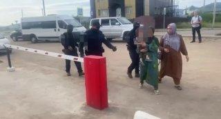 В Бурятии две семьи из Таджикистана лишили гражданства за потушенный Вечный огонь