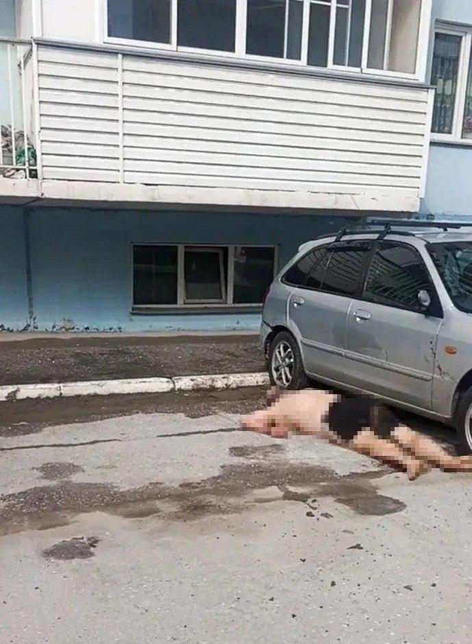 Мужчина погиб при падении с балкона в Новосибирске В доме №3 на улице Виталия...