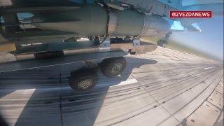 Вражеские позиции превратились в руины после мощных ударов Су-34. На этот раз сгорели опорник и пункт управления дронами вместе с боевиками. Разнесли цели авиационными бомбами.