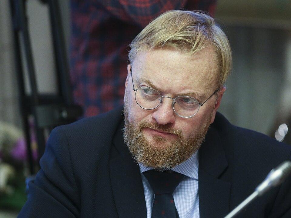 Массово задерживать проституток и эскортниц вслед за секс-блогерами предложил депутат Виталий Милонов
