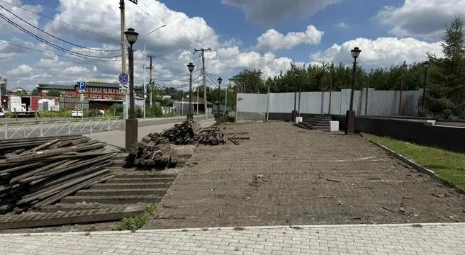 Деревянный настил перед Иерусалимской лестницей в Иркутске заменят на плитку.