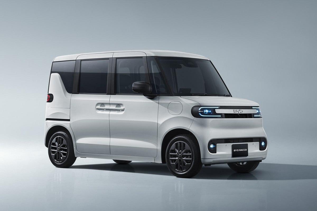BYD решила залезть в самый японский сегмент — китайская компания показала свой первый кей-электрокар Racco.