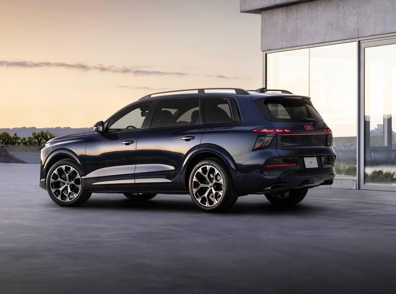 Audi официально представила новый Q9 — самый большой кроссовер в истории бренда.