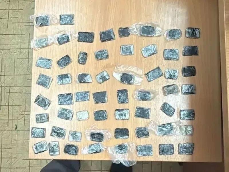 Работающий в Красноярске строителем иностранец подрабатывал ещё и на...