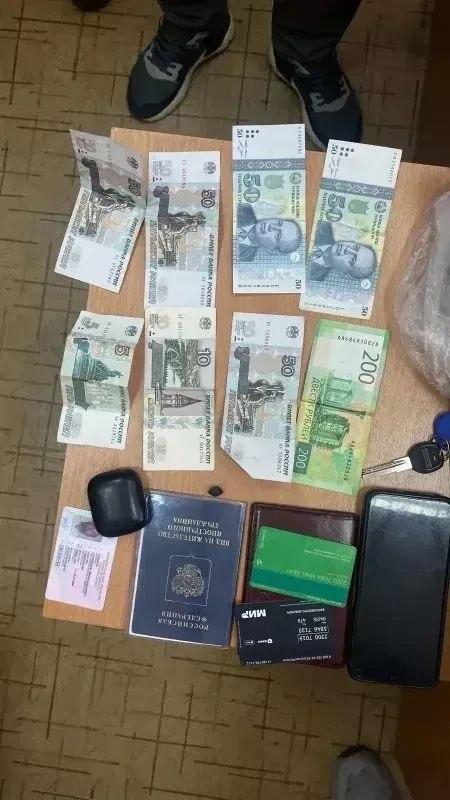 Работающий в Красноярске строителем иностранец подрабатывал ещё и на...