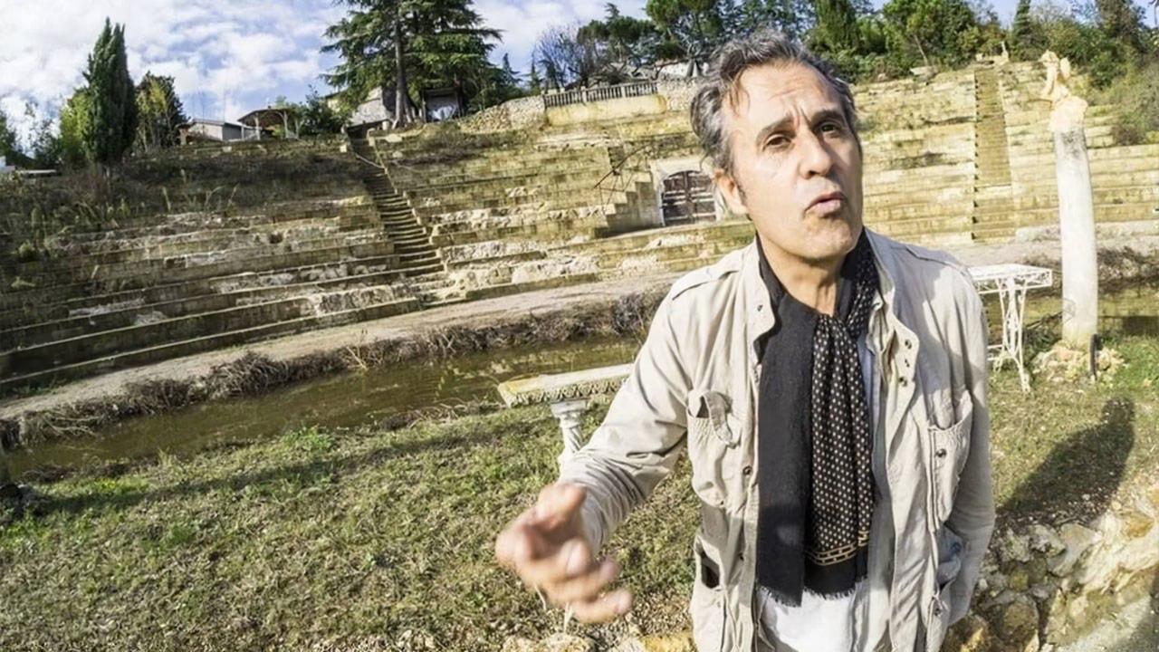 Итальянец 10 лет выдавал самодельный амфитеатр за древнеримские руины и водил туда туристов за €40.