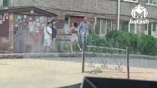 Две девушки рвали друг другу волосы на улице в Уфе