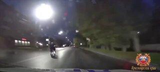 Пьяный мотоциклист устроил погоню с полицией и попал в больницу. Ночью в...