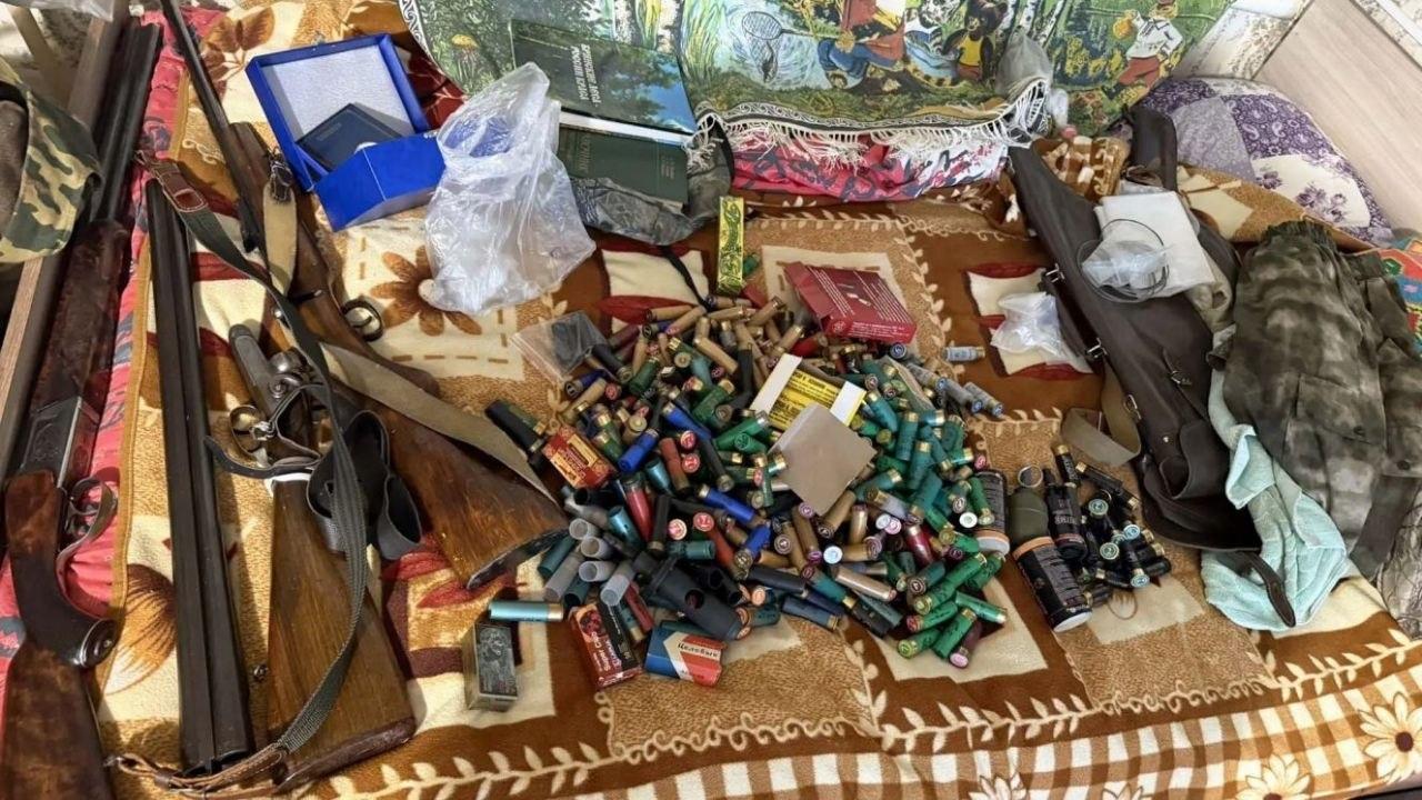 Жителя Клинцов осудят за сбыт оружия и взрывчатки