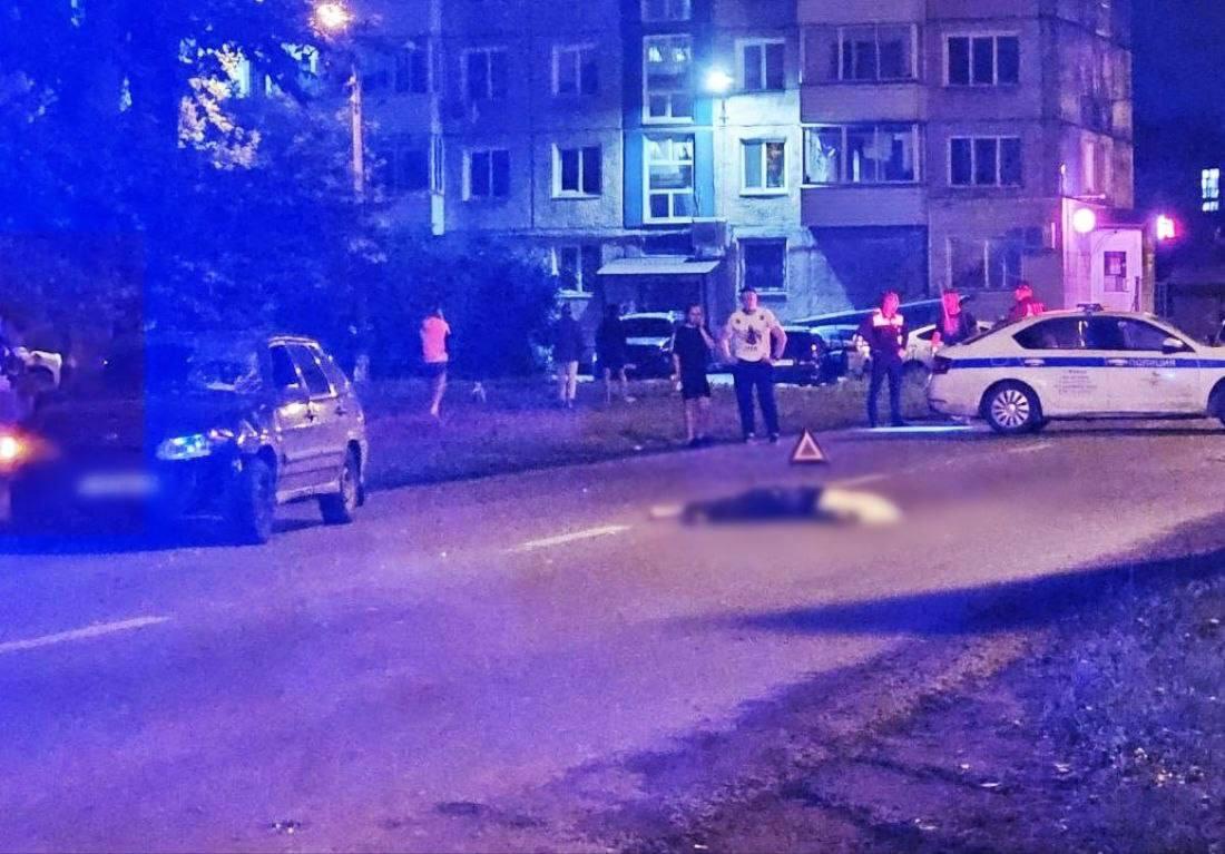 Сотрудники Госавтоинспекции устанавливают обстоятельства смертельного ДТП с пешеходом в Ачинске