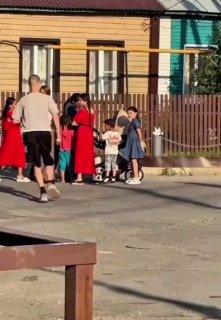 Подростки нашли себе развлечение: они подходят к цыганам и заливают их...
