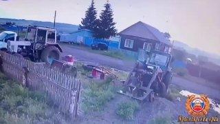 Питбайкер сбил полуторагодовалую девочку в Курагинском округе и скрылся. В...