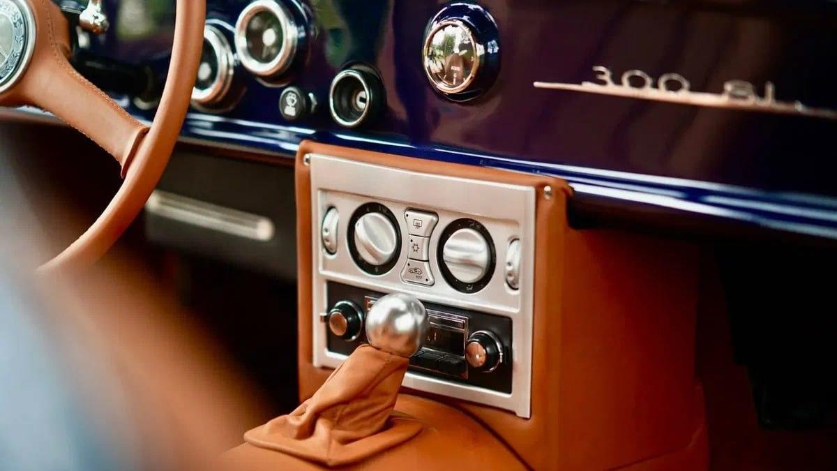 Chrysler за $5 тысяч превратили в легендарный Mercedes-Benz 300 SL.