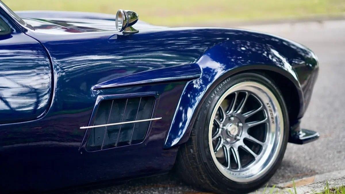 Chrysler за $5 тысяч превратили в легендарный Mercedes-Benz 300 SL.