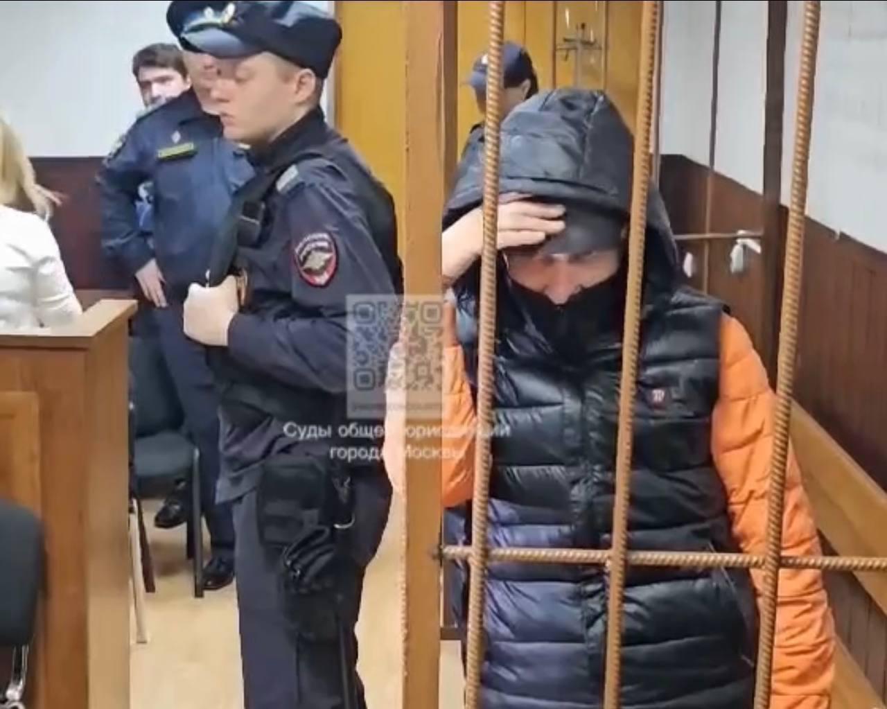 Мошенник ушёл на СВО и перестал быть ответчиком в суде по делу Ларисы Долиной