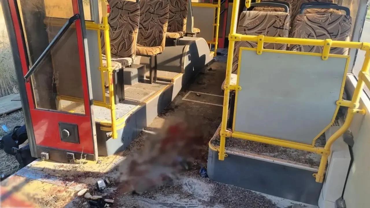 ВСУ атаковали автобус с рабочими Днепрорудненского железнодорожного комбината...