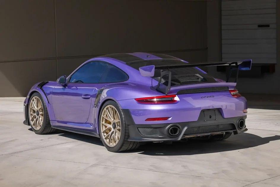 Porsche 911 GT2 RS впервые продали за $1 миллион на аукционе.