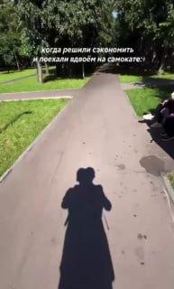 Пара решила прокатиться на одном электросамокате вдвоём и получила от сервиса штраф 100 тысяч рублей.