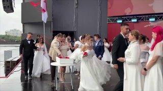 иллион рублей за свадьбу в День города выиграла одна из пар в Екатеринбурге В...