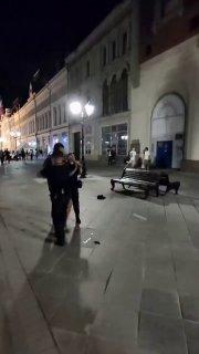В Москве пьяный буйвол пролез на запретную территорию, но наша полиция...