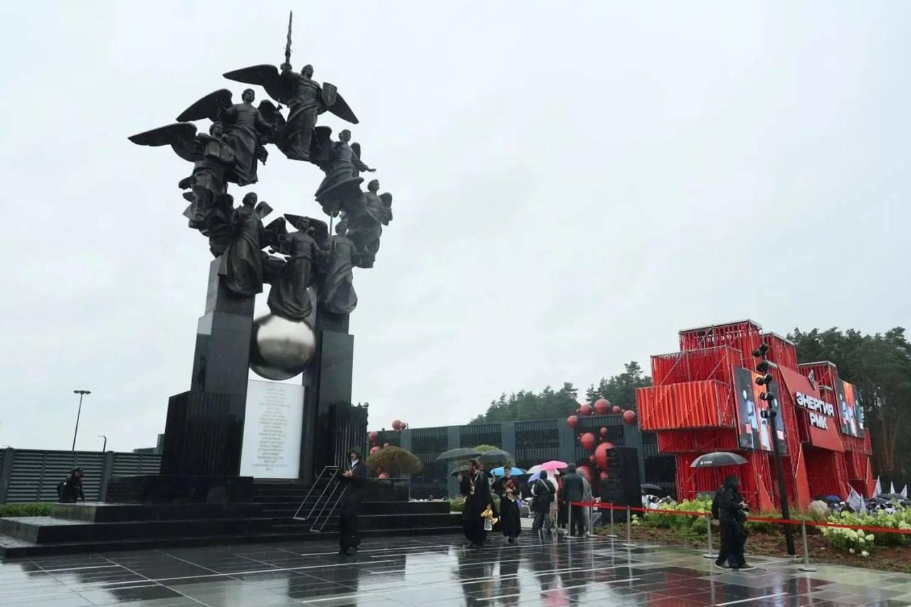 16-метровый памятник открыли в квартале «Архангел Михаил».