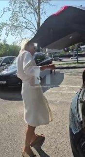 Шесть клеток со щенками обнаружили в припаркованной машине жители ЖК...