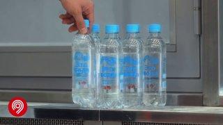 Из-за жары в Москве сегодня бесплатно раздадут более 3 тысяч бутылок и...