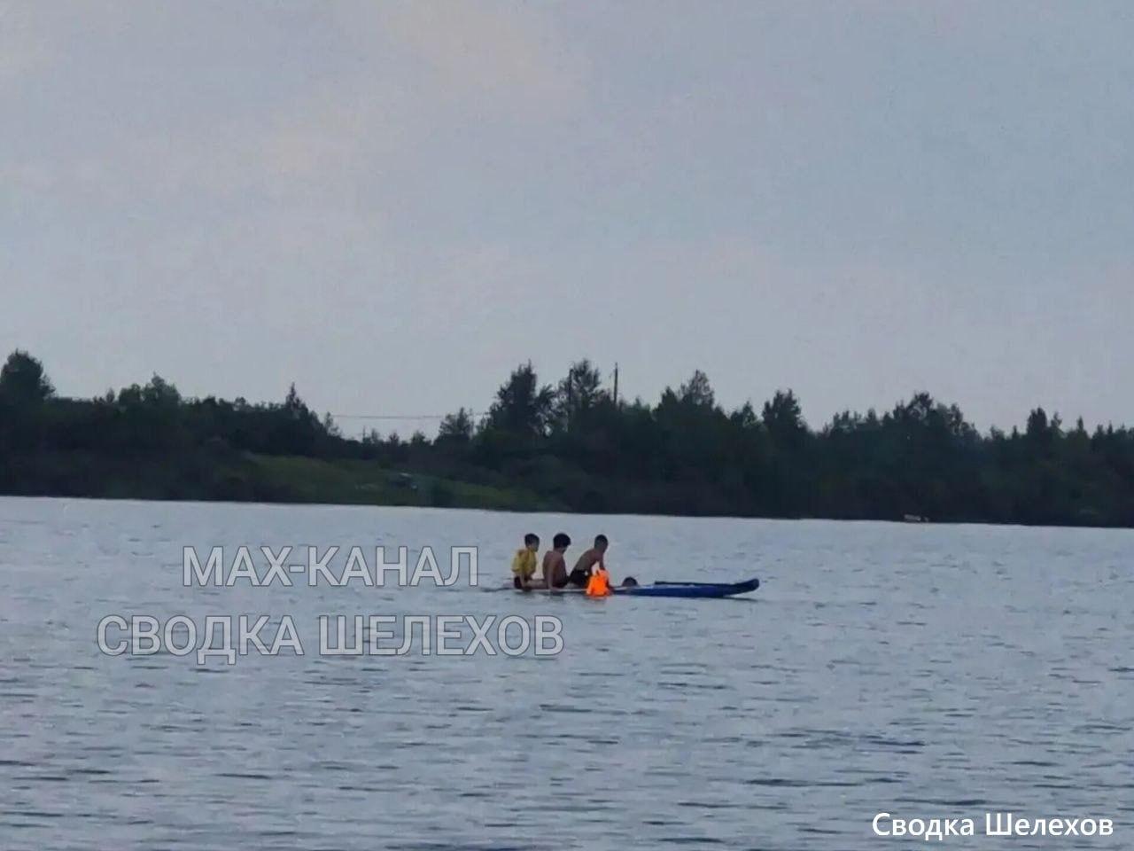 Пятеро детей плавали на одном сапе без спасательных жилетов и без присмотра...