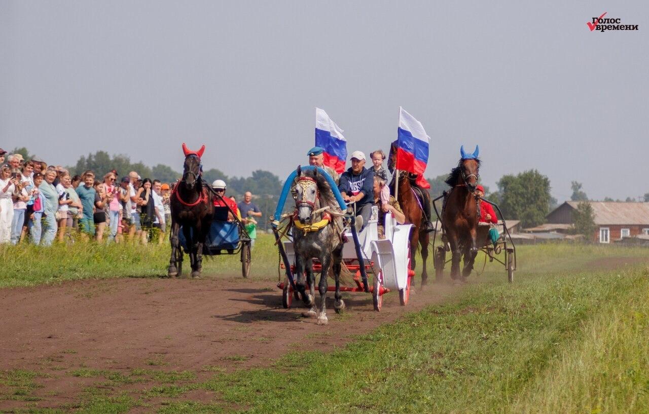 В минувшие выходные в селе Новая Солянка состоялись конноспортивные...