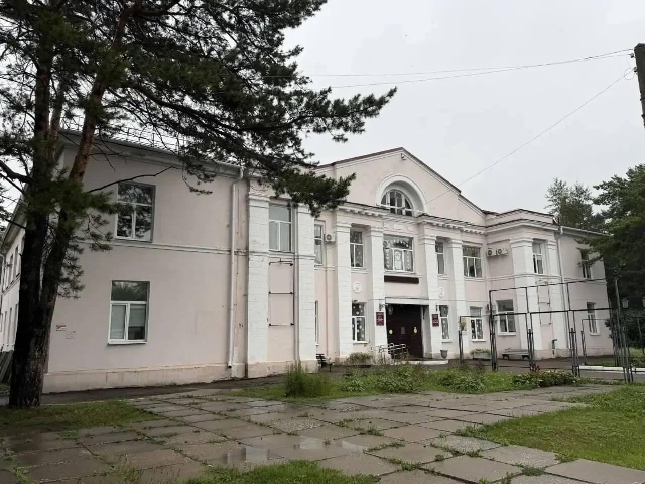 Подрядчик получил аванс за ремонт сцены Канского драмтеатра и исчез:...