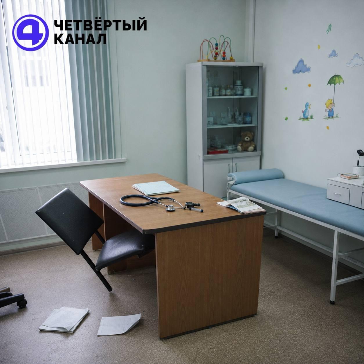 Недовольная пациентка схватила педиатра за шею и стала душить