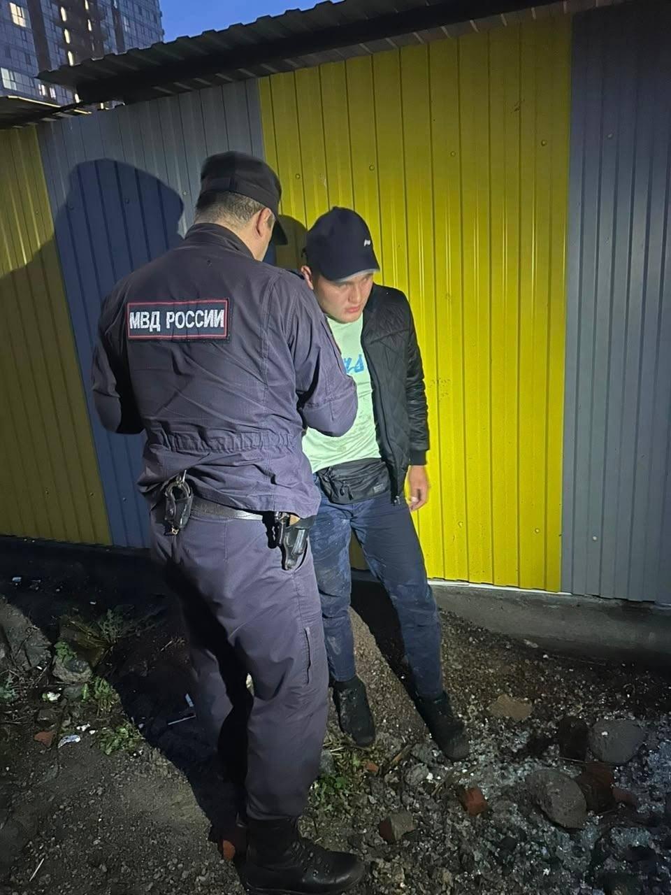Мигрант пытался поцеловать школьницу на детской площадке во Владивостоке