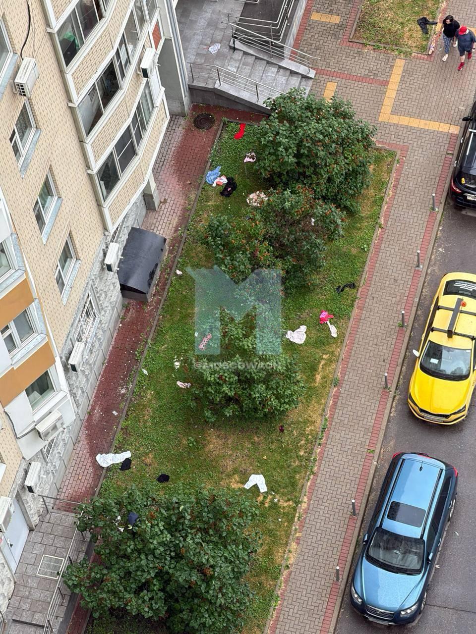 Жители многоэтажки в Отрадном уже два года страдают от «вещепада» из одной...