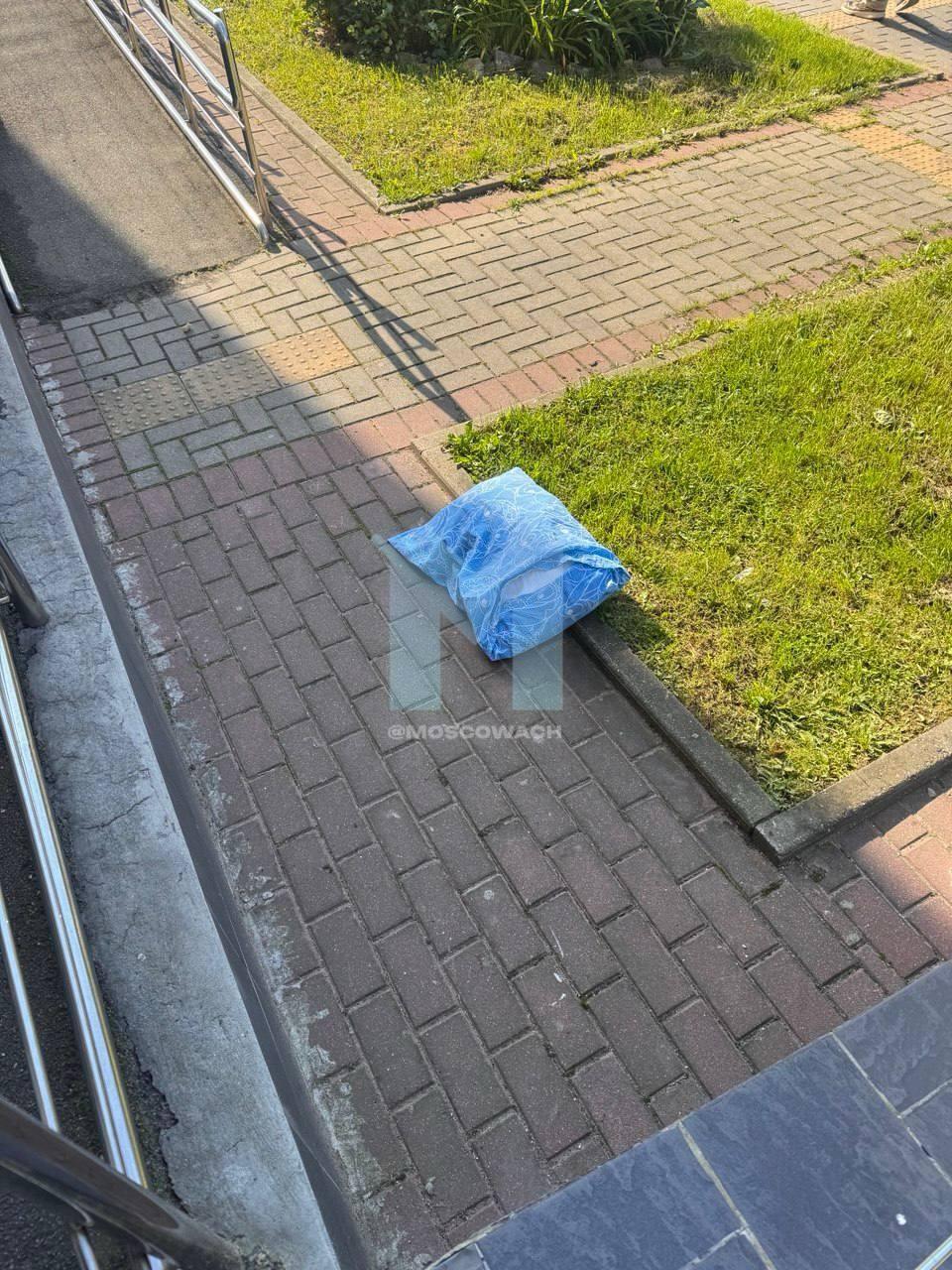 Жители многоэтажки в Отрадном уже два года страдают от «вещепада» из одной...