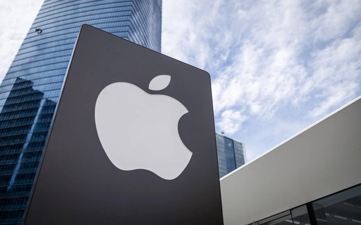 ФАС возбудила дело против Apple из-за отсутствия предустановленных MAX и RuStore. Apple не поставляет устройства в Россию, их ввозят через «серый импорт».