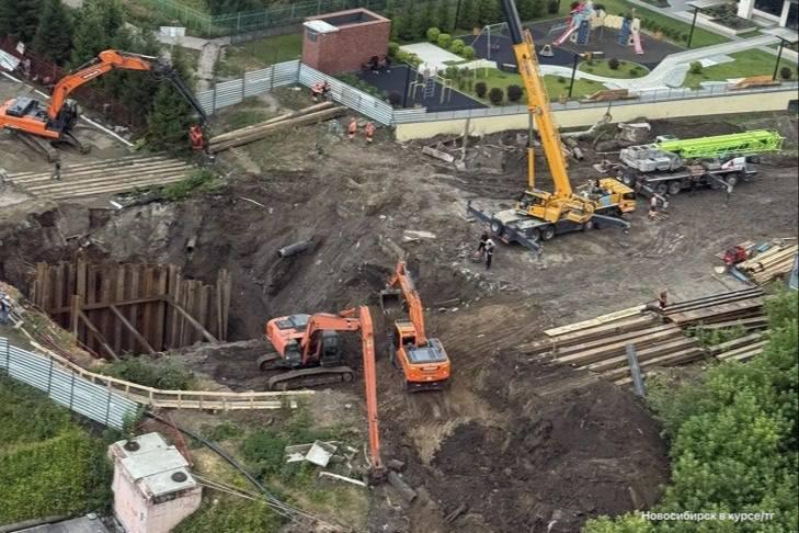 Ликвидация мега-ямы в Новосибирске: на укрепление гигантского провала в Ленинском районе ушло 250 тонн металла!