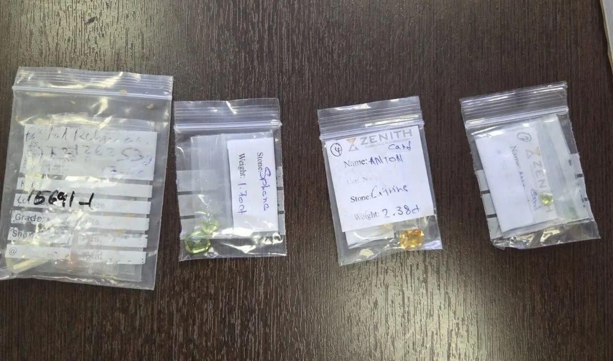Контрабандист спрятал драгоценности на 3,4 млн рублей в тетрадях. Пулковская...