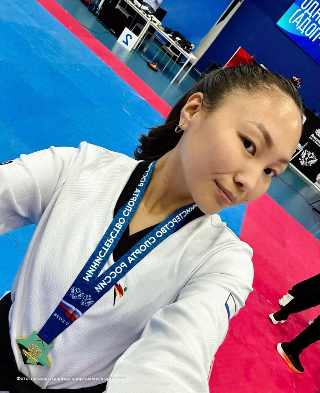 Спортсменка из Тувы в четвертый раз стала чемпионкой России по паратхэквондо.