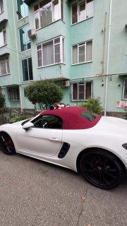 В Сочи нашли неожиданное применение мягкой крыше Porsche.