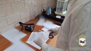 В Ангарске полицейские пресекли канал сбыта марихуаны и гашиша Сотрудники...
