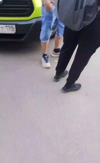На Ленинском проспекте самокатчик врезался в автомобиль. От удара руль...