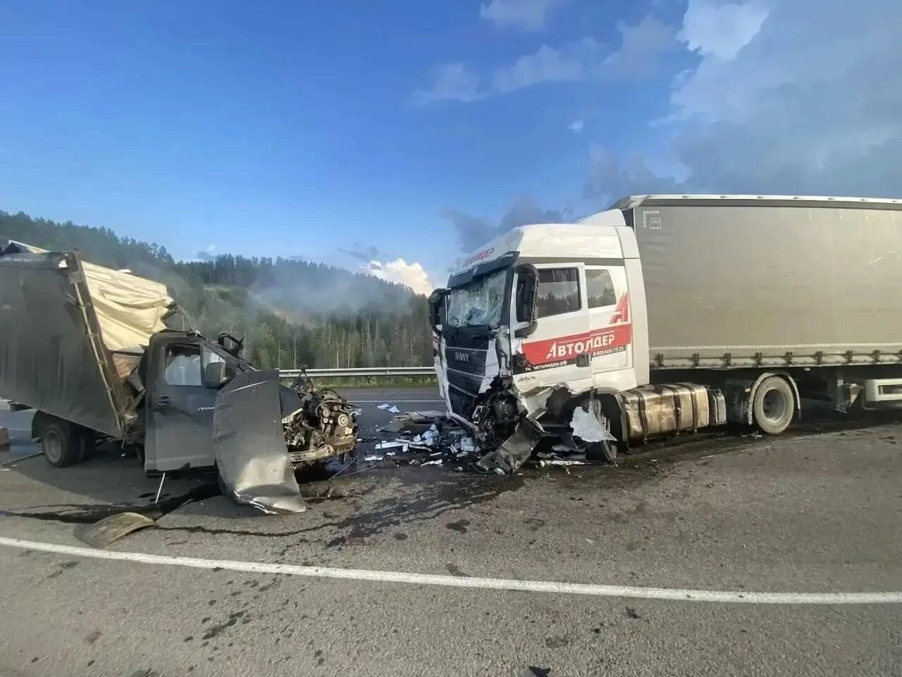 Смертельное ДТП под Красноярском: водитель ГАЗели погиб после столкновения с...