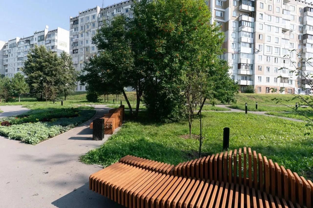 В сквере на Молодежном проспекте завершили второй этап благоустройства. Здесь...