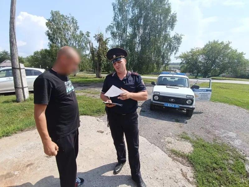 Ачинские полицейские навестили семьи, где проживают юные мотогонщики...