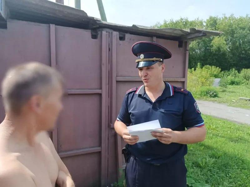 Ачинские полицейские навестили семьи, где проживают юные мотогонщики...