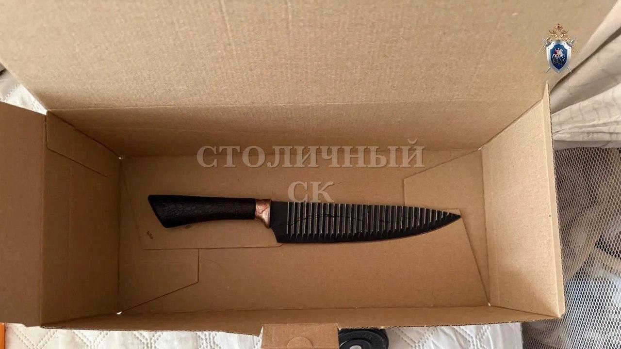 Муж из-за ревности зарезал жену в Москве. Они приехали из дома родителей в...
